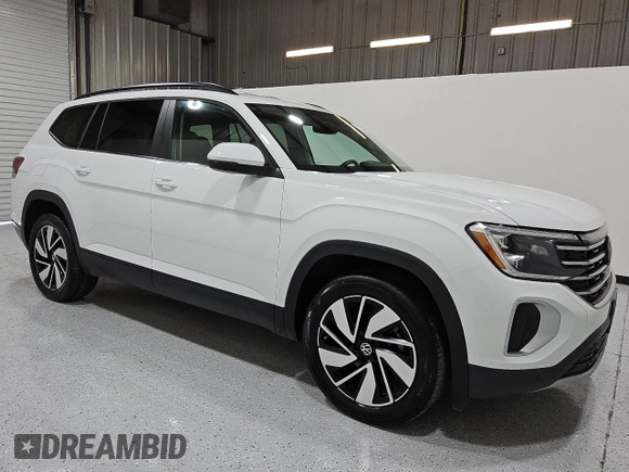 2024 Volkswagen Atlas SE with VIN 1V2HR2CA1RC546860, listed as a Copart auction lot 55703805 with 33,296 mi miles and Clean title. Bid and sale history available at DreamBid. Image 4.