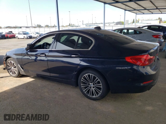 2018 BMW 5 Series 530i z VIN WBAJA5C50JG898675, wystawiony jako Copart lot #51188145 z przebiegiem Nie podano mil oraz Szkody całkowita. Historia ofert i sprzedaży dostępna na DreamBid. Obrazek 2.