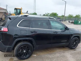 2019 Jeep Cherokee Latitude с VIN 1C4PJLCB5KD358250, выставлен на аукционе IAAI как лот 42504518 с пробегом 171 655 миль миль и . История ставок и продаж доступна на DreamBid. Изображение 13.