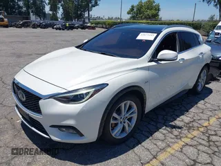 2018 Infiniti QX30 Premium z VIN SJKCH5CP5JA006199, wystawiony jako IAAI lot #42673215 z przebiegiem 107 294 mil mil oraz . Historia ofert i sprzedaży dostępna na DreamBid. Obrazek 18.