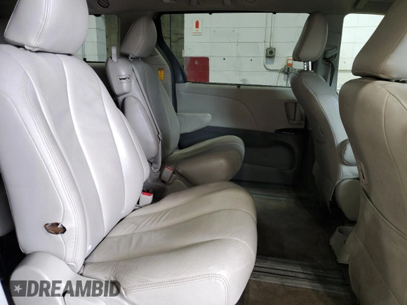 2014 Toyota Sienna LE AAS z VIN 5TDKK3DC7ES459300, wystawiony jako Copart lot #58664605 z przebiegiem 191 264 mil mil oraz Czysty tytuł • Clean title. Historia ofert i sprzedaży dostępna na DreamBid. Obrazek 11.
