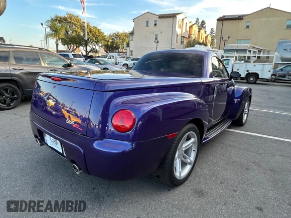 2004 Chevrolet SSR LS z VIN 1GCES14PX4B112618, wystawiony jako Copart lot #86660944 z przebiegiem 115 902 mil mil oraz Czysty tytuł • Clean title. Historia ofert i sprzedaży dostępna na DreamBid. Obrazek 4.