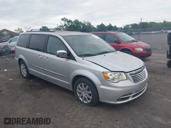 2011 Chrysler Town & Country Touring L z VIN 2A4RR8DG5BR611213, wystawiony jako IAAI lot #42244254 z przebiegiem 161 330 mil mil oraz . Historia ofert i sprzedaży dostępna na DreamBid. Obrazek 1.