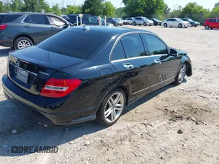 2013 Mercedes-Benz C 300 Sport z VIN WDDGF8AB7DR286299, wystawiony jako IAAI lot #42646185 z przebiegiem 108 569 mil mil oraz . Historia ofert i sprzedaży dostępna na DreamBid. Obrazek 4.