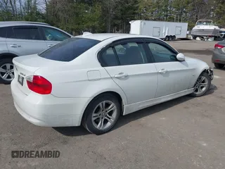 2008 BMW 3 Series 328xi z VIN WBAVC93598K040793, wystawiony jako IAAI lot #41793277 z przebiegiem 139 186 mil mil oraz . Historia ofert i sprzedaży dostępna na DreamBid. Obrazek 4.