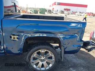 2018 GMC Sierra 1500 SLT z VIN 3GTU2NEC8JG254323, wystawiony jako IAAI lot #41772180 z przebiegiem 157 143 mil mil oraz . Historia ofert i sprzedaży dostępna na DreamBid. Obrazek 19.