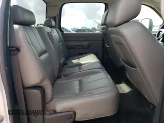 2011 Chevrolet Silverado 3500HD Work Truck z VIN 1GC4KZC81BF130600, wystawiony jako Copart lot #53819535 z przebiegiem Nie podano mil oraz Szkody całkowita. Historia ofert i sprzedaży dostępna na DreamBid. Obrazek 10.