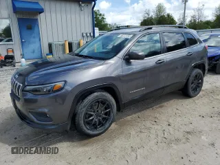 2021 Jeep Cherokee Latitude Plus z VIN 1C4PJLLB8MD168591, wystawiony jako Copart lot #51988045 z przebiegiem 67 020 mil mil oraz Czysty tytuł • Clean title. Historia ofert i sprzedaży dostępna na DreamBid. Obrazek 1.