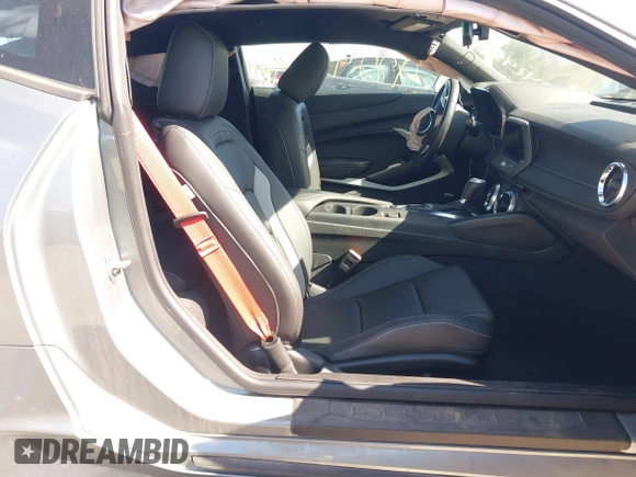 2023 Chevrolet Camaro 2LT z VIN 1G1FD1RS7P0155009, wystawiony jako IAAI lot #42242998 z przebiegiem 9 068 mil mil oraz . Historia ofert i sprzedaży dostępna na DreamBid. Obrazek 5.