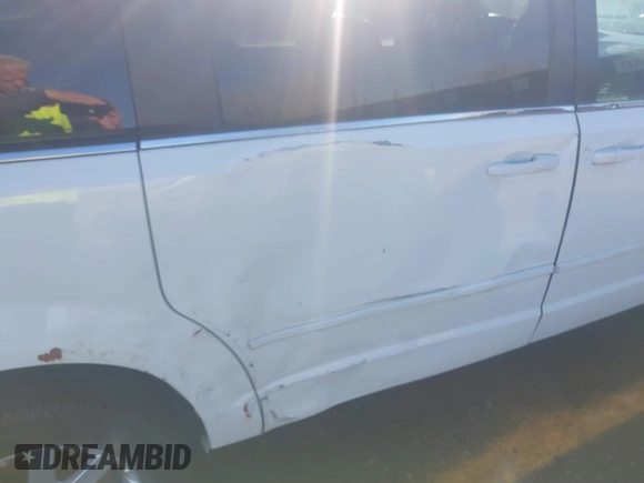 2015 Chrysler Town & Country LX with VIN 2C4RC1AG1FR678142, listed as a IAAI auction lot 41016680 with 78,756 mi miles and . Bid and sale history available at carsss.com. Image 6.