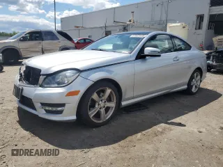 2014 Mercedes-Benz C 250 z VIN WDDGJ4HB5EG278339, wystawiony jako Copart lot #57062935 z przebiegiem 88 382 mil mil oraz Czysty tytuł • Clean title. Historia ofert i sprzedaży dostępna na DreamBid. Obrazek 1.