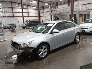 2014 Chevrolet Cruze 1LT z VIN 1G1PC5SB8E7117110, wystawiony jako IAAI lot #42224375 z przebiegiem 81 921 mil mil oraz . Historia ofert i sprzedaży dostępna na DreamBid. Obrazek 20.