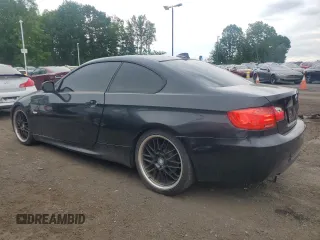 2011 BMW 3 Series 328i z VIN WBAKE3C54BE558827, wystawiony jako Copart lot #58634875 z przebiegiem 126 918 mil mil oraz Czysty tytuł • Clean title. Historia ofert i sprzedaży dostępna na DreamBid. Obrazek 2.