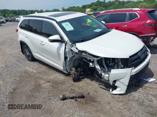 2018 Toyota Highlander SE z VIN 5TDJZRFH2JS547586, wystawiony jako IAAI lot #42219473 z przebiegiem 93 873 mil mil oraz . Historia ofert i sprzedaży dostępna na DreamBid. Obrazek 1.