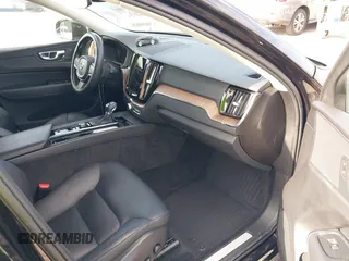 2021 Volvo XC60 Momentum z VIN YV4102DK2M1715161, wystawiony jako IAAI lot #42096448 z przebiegiem 57 784 mil mil oraz . Historia ofert i sprzedaży dostępna na DreamBid. Obrazek 5.
