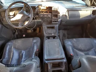 2002 Chevrolet Avalanche with VIN 3GNEK13T52G114030, listed as a Copart auction lot 47141415 with Not Provided miles and Salvage Title. Bid and sale history available at DreamBid. Image 8.
