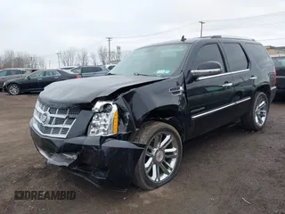 2013 Cadillac Escalade Platinum Edition with VIN 1GYS4DEF0DR260640, listed as a IAAI auction lot 41816127 with 152,649 mi miles. Bid and sale history available at carsss.com. Image 17.