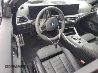 2024 BMW i4 M50 z VIN WBY33AW00RFS45178, wystawiony jako Copart lot #46379085 z przebiegiem Nie podano mil oraz Nie do naprawy • Non repairable. Historia ofert i sprzedaży dostępna na DreamBid. Obrazek 8.