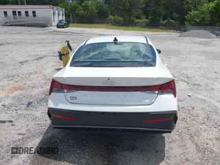 2024 Hyundai Elantra SEL с VIN KMHLM4DG0RU672240, выставлен на аукционе IAAI как лот 42190278 с пробегом 28 084 миль миль и . История ставок и продаж доступна на DreamBid. Изображение 17.
