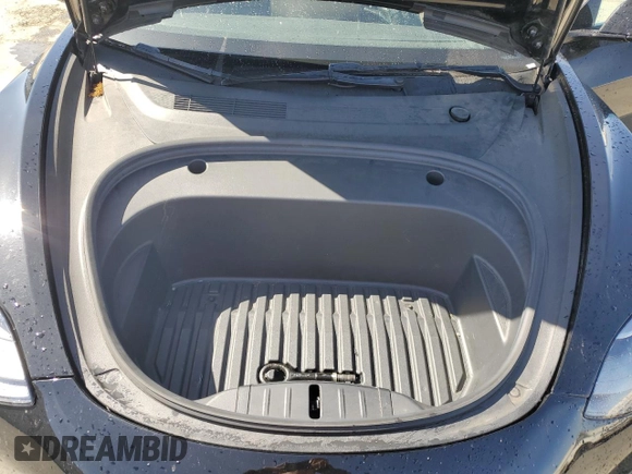 2022 Tesla Model 3 z VIN 5YJ3E1EA5NF189274, wystawiony jako Copart lot #57160765 z przebiegiem 127 420 mil mil oraz Szkoda całkowita • Salvage title. Historia ofert i sprzedaży dostępna na DreamBid. Obrazek 11.