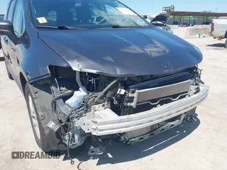 2020 Chrysler Voyager LX z VIN 2C4RC1CG2LR131258, wystawiony jako IAAI lot #42237185 z przebiegiem 138 945 mil mil oraz . Historia ofert i sprzedaży dostępna na DreamBid. Obrazek 6.