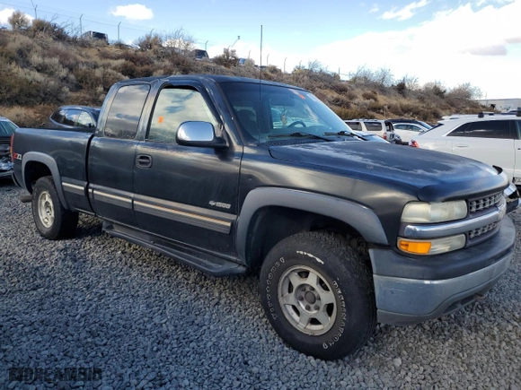 2000 Chevrolet Silverado 1500 LT with VIN 1GCEK19TXYE419197, listed as a Copart auction lot 80838884 with 215,812 mi miles and Salvage Title. Bid and sale history available at carsss.com. Image 4.