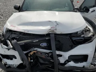 2021 Ford Police Interceptor Utility z VIN 1FM5K8AW2MNA14746, wystawiony jako Copart lot #50675495 z przebiegiem Nie podano mil oraz Nie do naprawy • Non repairable. Historia ofert i sprzedaży dostępna na DreamBid. Obrazek 12.