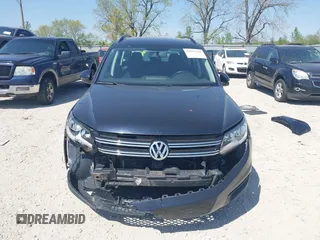 2017 Volkswagen Tiguan S z VIN WVGBV7AX8HK049943, wystawiony jako IAAI lot #42055240 z przebiegiem 113 330 mil mil oraz . Historia ofert i sprzedaży dostępna na DreamBid. Obrazek 13.