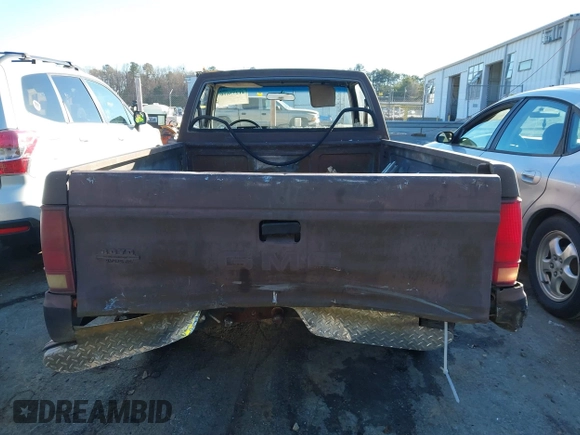 1986 GMC Sonoma with VIN 1GTBS14EXG2502284, listed as a IAAI auction lot 41273610 with 154,805 mi miles and . Bid and sale history available at DreamBid. Image 16.