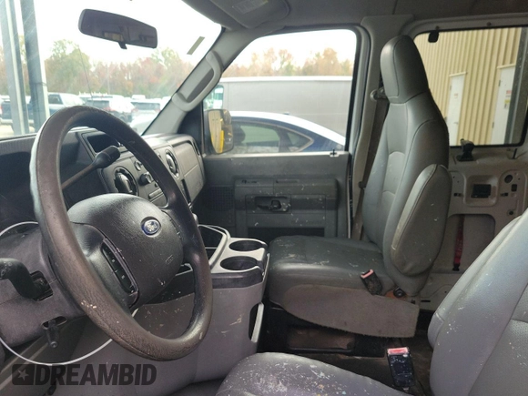 2013 Ford Econoline Passenger XL z VIN 1FBSS3BL5DDA49371, wystawiony jako IAAI lot #42520998 z przebiegiem 62 763 mil mil oraz . Historia ofert i sprzedaży dostępna na DreamBid. Obrazek 25.