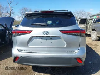 2022 Toyota Highlander XLE with VIN 5TDGZRBH4NS575217, listed as a IAAI auction lot 41863526 with 67,324 mi miles and . Bid and sale history available at DreamBid. Image 16.
