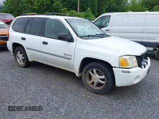 2006 GMC Envoy SLE z VIN 1GKDT13S562116159, wystawiony jako IAAI lot #42361666 z przebiegiem 243 466 mil mil oraz . Historia ofert i sprzedaży dostępna na DreamBid. Obrazek 1.