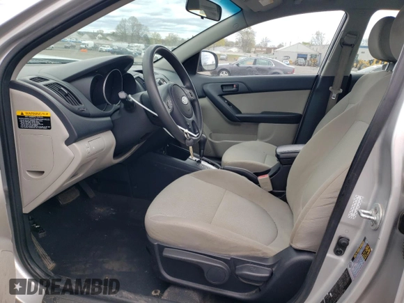 2010 Kia Forte EX z VIN KNAFU4A28A5109118, wystawiony jako Copart lot #56460755 z przebiegiem 143 845 mil mil oraz Szkoda całkowita • Salvage title. Historia ofert i sprzedaży dostępna na DreamBid. Obrazek 7.