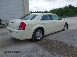 2006 Chrysler 300 Touring z VIN 2C3KA53G56H152229, wystawiony jako IAAI lot #42271740 z przebiegiem 149 740 mil mil oraz . Historia ofert i sprzedaży dostępna na DreamBid. Obrazek 4.