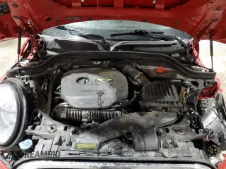2015 MINI Hardtop S z VIN WMWXP7C51F2A58240, wystawiony jako Copart lot #58467225 z przebiegiem 101 775 mil mil oraz Szkody całkowita. Historia ofert i sprzedaży dostępna na DreamBid. Obrazek 11.