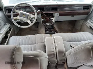 1985 Ford Crown Victoria z VIN 2FABP43F6FX102527, wystawiony jako Copart lot #71747574 z przebiegiem 50 249 mil mil oraz Nie do naprawy. Historia ofert i sprzedaży dostępna na DreamBid. Obrazek 8.