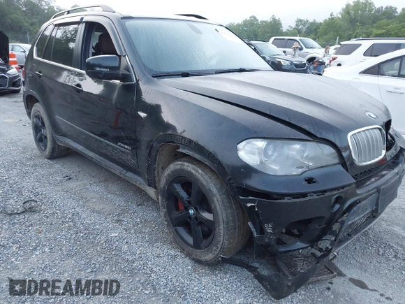2013 BMW X5 xDrive50i с VIN 5UXZV8C57D0C15445, выставлен на аукционе IAAI как лот 42508989 с пробегом 102 212 миль миль и . История ставок и продаж доступна на DreamBid. Изображение 1.