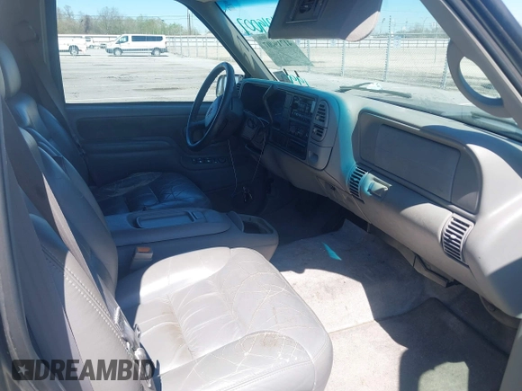 1999 Chevrolet Suburban with VIN 3GNEC16R9XG253081, listed as a IAAI auction lot 41719007 with 196,884 mi miles. Bid and sale history available at carsss.com. Image 5.