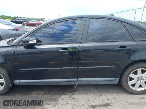 2007 Volvo S40 2.4L z VIN YV1MS382972260828, wystawiony jako IAAI lot #42312374 z przebiegiem 129 152 mil mil oraz . Historia ofert i sprzedaży dostępna na DreamBid. Obrazek 6.