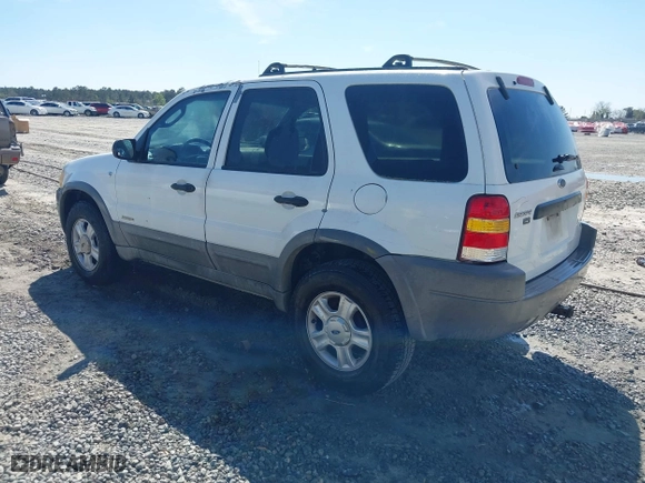 2002 Ford Escape XLT Choice with VIN 1FMYU03162KC30365, listed as a IAAI auction lot 41887421 with 364,136 mi miles. Bid and sale history available at carsss.com. Image 3.