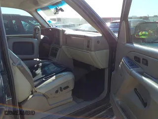 2004 Chevrolet Tahoe LT with VIN 1GNEC13Z64R186097, listed as a IAAI auction lot 42035901 with 285,408 mi miles. Bid and sale history available at carsss.com. Image 5.
