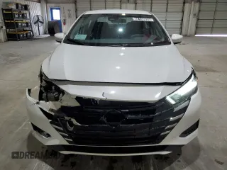 2025 Nissan Versa SV z VIN 3N1CN8EV7SL821512, wystawiony jako Copart lot #58159835 z przebiegiem 12 282 mil mil oraz Nie do naprawy • Non repairable. Historia ofert i sprzedaży dostępna na DreamBid. Obrazek 5.