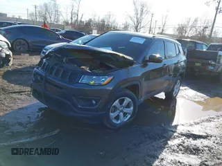 2019 Jeep Compass Latitude with VIN 3C4NJDBB4KT597331, listed as a IAAI auction lot 41664673 with 98,042 mi miles. Bid and sale history available at carsss.com. Image 2.