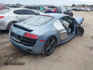 2011 Audi R8 5.2L z VIN WUAANAFG1BN000341, wystawiony jako IAAI lot #41330621 z przebiegiem 52 555 mil mil oraz . Historia ofert i sprzedaży dostępna na DreamBid. Obrazek 4.