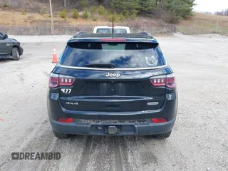 2017 Jeep Compass Latitude with VIN 3C4NJDBB6HT666092, listed as a IAAI auction lot 41199349 with 101,190 mi miles. Bid and sale history available at carsss.com. Image 16.
