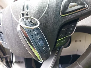 2017 Lincoln MKC Select z VIN 5LMCJ2C91HUL52596, wystawiony jako IAAI lot #42247931 z przebiegiem 81 126 mil mil oraz . Historia ofert i sprzedaży dostępna na DreamBid. Obrazek 11.