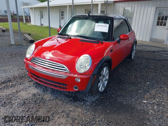 2008 MINI Convertible z VIN WMWRF33558TG19508, wystawiony jako IAAI lot #41929316 z przebiegiem 99 514 mil mil oraz . Historia ofert i sprzedaży dostępna na DreamBid. Obrazek 2.