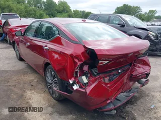 2023 Nissan Altima SL with VIN 1N4BL4EV6PN335147, listed as a IAAI auction lot 40036724 with 31,912 mi miles and . Bid and sale history available at DreamBid. Image 3.