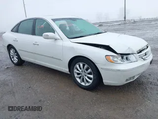 2007 Hyundai Azera SE with VIN KMHFC46F77A229425, listed as a IAAI auction lot 41564209 with 173,671 mi miles. Bid and sale history available at carsss.com. Image 1.