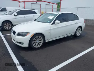 2011 BMW 3 Series 328i z VIN WBAPH7C55BE675353, wystawiony jako IAAI lot #42177053 z przebiegiem 162 373 mil mil oraz . Historia ofert i sprzedaży dostępna na DreamBid. Obrazek 2.